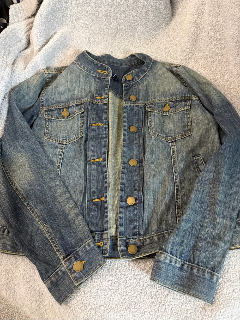 Gap women’s L classic Blue Jean Denim Jacket